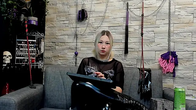 Miss Kaz online show from July 6, 2026, 1:02 am