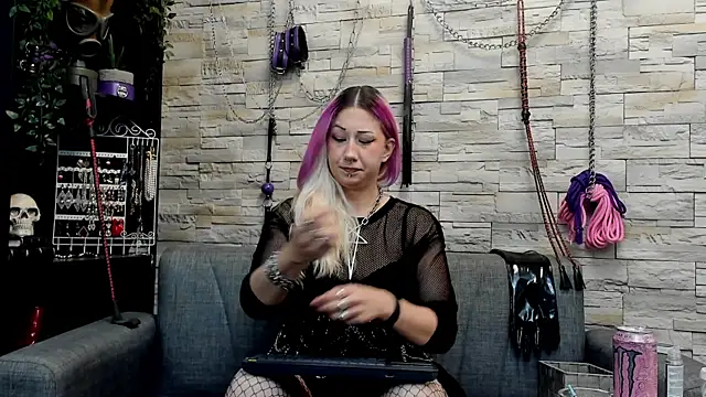 Miss Kaz online show from July 23, 2026, 1:08 am
