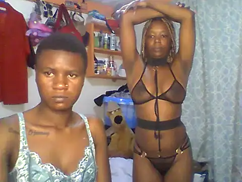 Snapshot of Ladysweetness23 chatting on July 1, 2026, 3:30 am Ladysweetness23 online show from July 1, 2026, 3:30 am