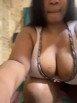 Curveybubbles23 online show from June 12, 2026, 6:34 am