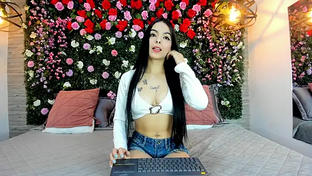 BelaPoncee online show from June 14, 2026, 1:24 pm