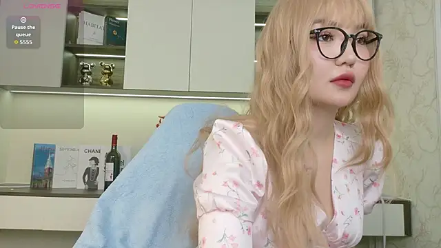 sakuraclover online show from August 3, 2026, 2:11 pm