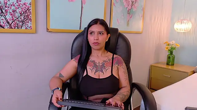 Snapshot of Sharlot18 chatting on July 15, 2026, 12:10 pm Sharlot18 online show from July 15, 2026, 12:10 pm
