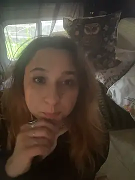 Snapshot of Eze13crybaby chatting on July 8, 2026, 5:06 pm Eze13crybaby online show from July 8, 2026, 5:06 pm