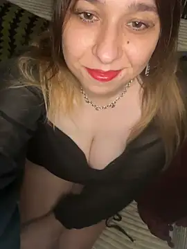 Snapshot of Eze13crybaby chatting on August 3, 2026, 6:12 am Eze13crybaby online show from August 3, 2026, 6:12 am