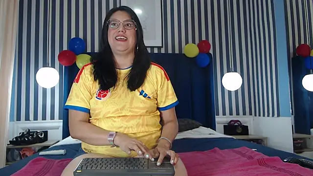 Snapshot of Sallydickinson chatting on June 26, 2026, 2:21 pm Sallydickinson online show from June 26, 2026, 2:21 pm