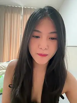 xiao-xiao-X online show from June 17, 2026, 6:49 am