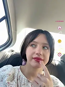 MiaZaya online show from June 19, 2026, 5:01 am