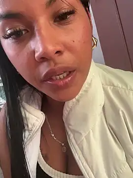 sophiagomezx online show from June 17, 2026, 6:20 pm