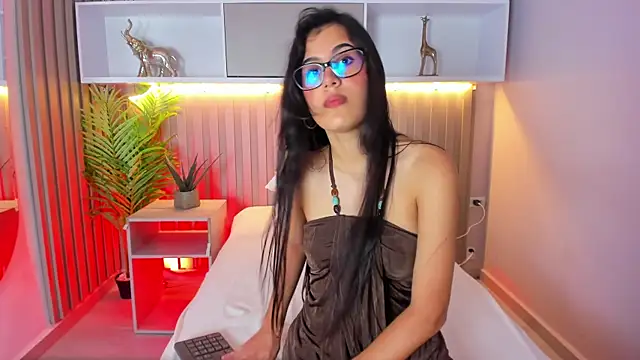 jazminmoree online show from August 1, 2026, 8:08 pm