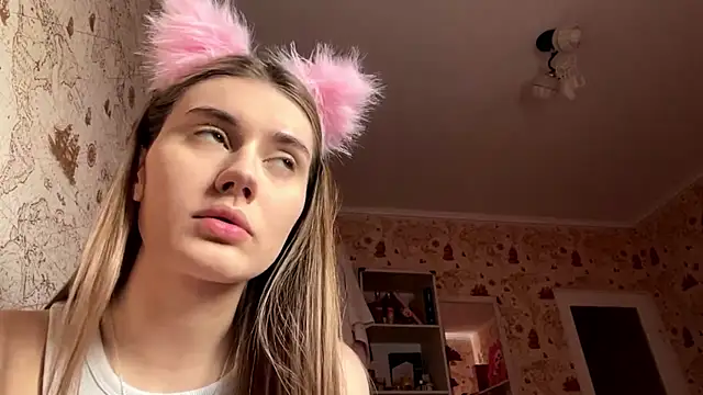 PrincessSkowyra online show from June 24, 2026, 3:33 pm