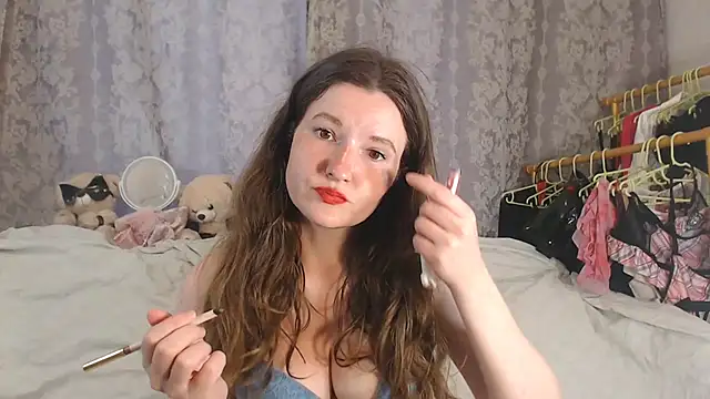 ChloeBrooklyn online show from June 24, 2026, 2:05 pm