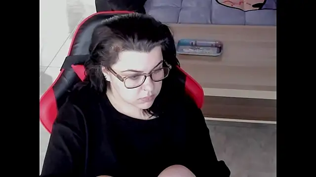 Snapshot of Meloh_Molly chatting on July 4, 2026, 4:13 pm Meloh Molly online show from July 4, 2026, 4:13 pm