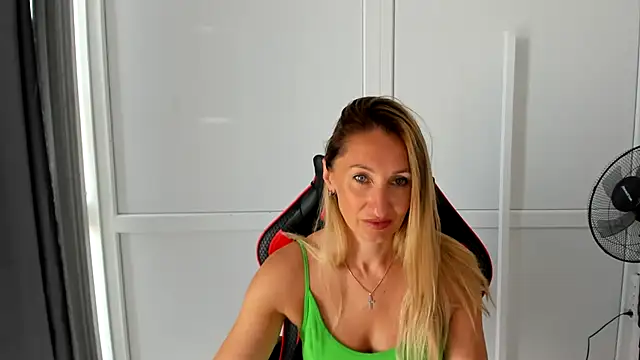 Snapshot of LilyDreamm chatting on June 29, 2026, 6:19 am LilyDreamm online show from June 29, 2026, 6:19 am