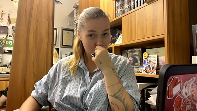 MamieVanderhurst online show from June 19, 2026, 12:09 pm