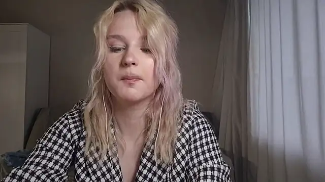 BloomMoon online show from June 30, 2026, 12:17 pm