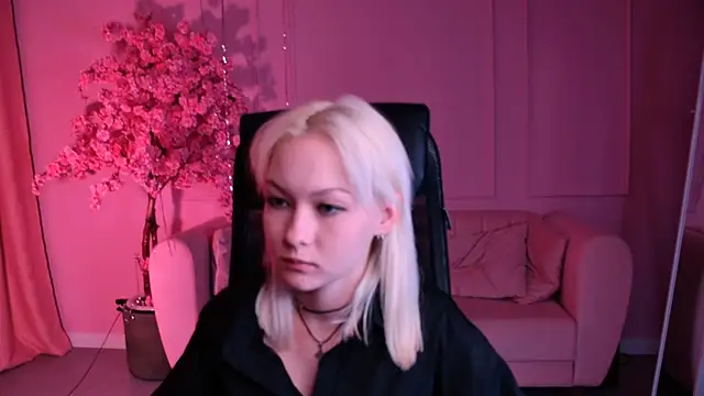 OliviaVale online show from June 19, 2026, 1:48 pm