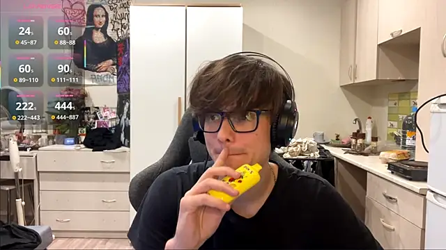 JadeNoiiir online show from June 23, 2026, 11:47 pm