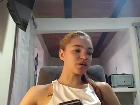 estrella-cutte online show from July 21, 2026, 8:11 pm