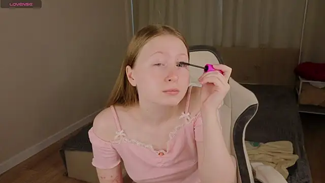 Snapshot of LiliTiny chatting on July 10, 2026, 1:10 am LiliTiny online show from July 10, 2026, 1:10 am
