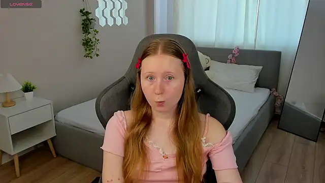 Snapshot of LiliTiny chatting on July 19, 2026, 3:21 am LiliTiny online show from July 19, 2026, 3:21 am
