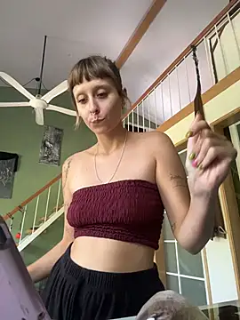 LandKellys online show from June 24, 2026, 4:44 am