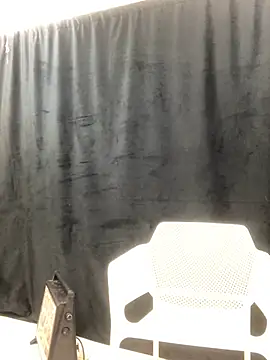 Kivelle28 online show from July 24, 2026, 3:32 pm