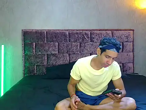 Elliot Henrique1 online show from July 1, 2026, 3:45 pm