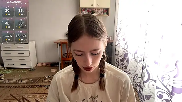 Snapshot of NicoleLouis chatting on June 23, 2026, 9:40 am NicoleLouis online show from June 23, 2026, 9:40 am