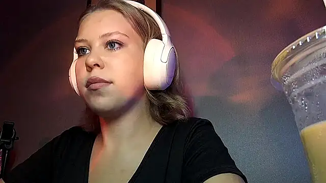 Snapshot of MarylnKrammes chatting on June 23, 2026, 11:08 am MarylnKrammes online show from June 23, 2026, 11:08 am