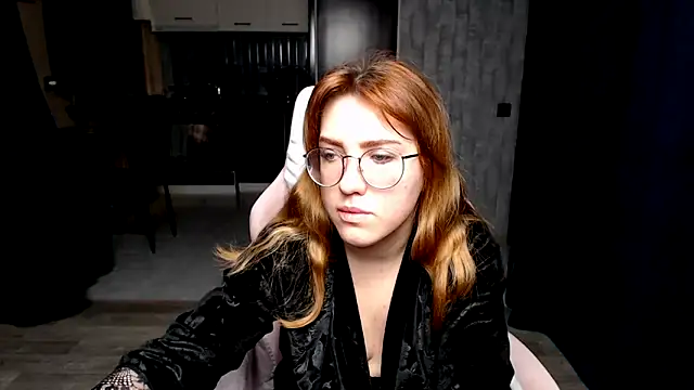 Reginasmilee online show from November 29, 2025, 1:52 am