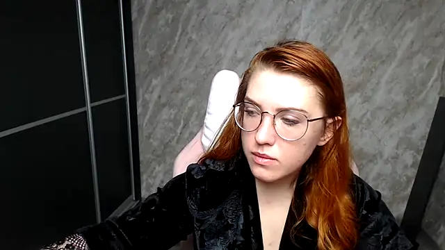 Reginasmilee online show from February 25, 2026, 4:00 am