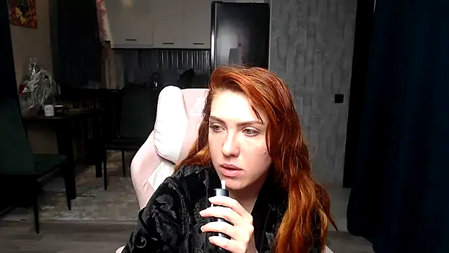 Reginasmilee online show from April 8, 2026, 2:44 am