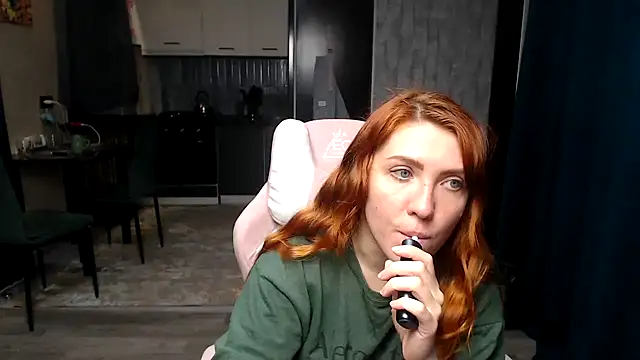 Reginasmilee online show from April 10, 2026, 2:39 am