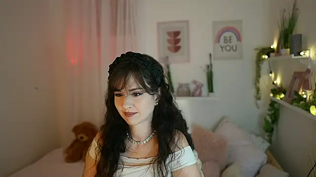 Snapshot of Daisy_Lowe chatting on July 18, 2026, 6:01 pm Daisy Lowe online show from July 18, 2026, 6:01 pm