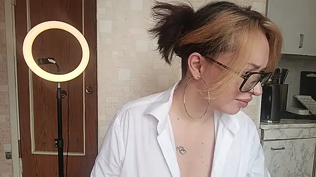 Snapshot of ElianaFox_ chatting on July 16, 2026, 9:26 am ElianaFox online show from July 16, 2026, 9:26 am