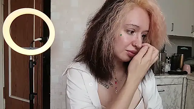 Snapshot of ElianaFox_ chatting on July 20, 2026, 10:29 am ElianaFox online show from July 20, 2026, 10:29 am