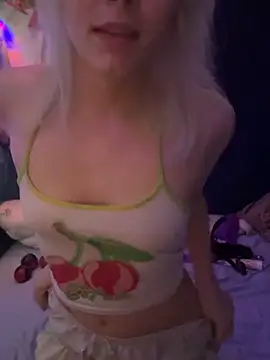 LilyMintyx online show from June 28, 2026, 9:43 pm