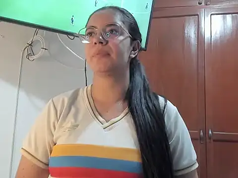 Snapshot of melodyi__ chatting on July 3, 2026, 10:49 pm melodyi online show from July 3, 2026, 10:49 pm