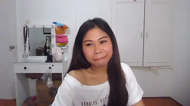 Snapshot of CathleenLaurole chatting on June 30, 2026, 5:52 am CathleenLaurole online show from June 30, 2026, 5:52 am