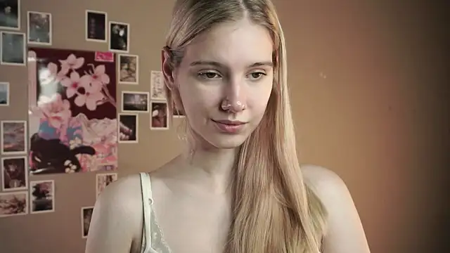 ElaineBerum online show from July 25, 2026, 7:28 am