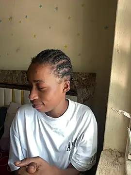 Snapshot of Prettypetit chatting on July 4, 2026, 12:22 pm Prettypetit online show from July 4, 2026, 12:22 pm