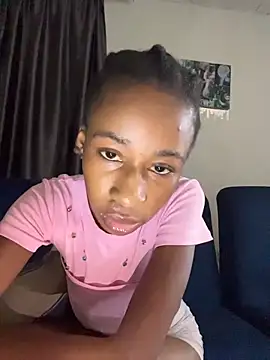 Snapshot of Prettypetit chatting on July 5, 2026, 9:38 am Prettypetit online show from July 5, 2026, 9:38 am