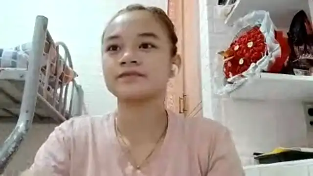 NomaBadalamenti online show from July 7, 2026, 5:43 am