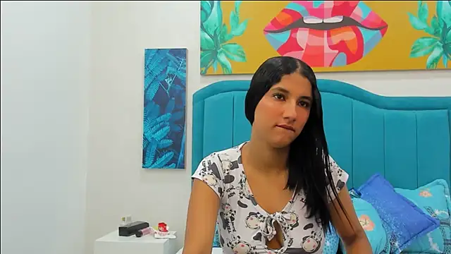 Snapshot of EmmaJohnson01 chatting on July 17, 2026, 1:29 pm EmmaJohnson01 online show from July 17, 2026, 1:29 pm