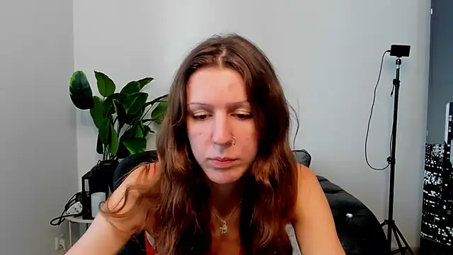Snapshot of Lunaa_x44 chatting on July 8, 2026, 7:24 am Lunaa x44 online show from July 8, 2026, 7:24 am