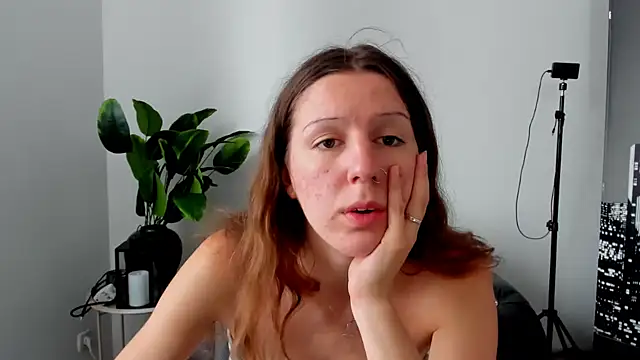 Snapshot of Lunaa_x44 chatting on July 9, 2026, 12:42 pm Lunaa x44 online show from July 9, 2026, 12:42 pm