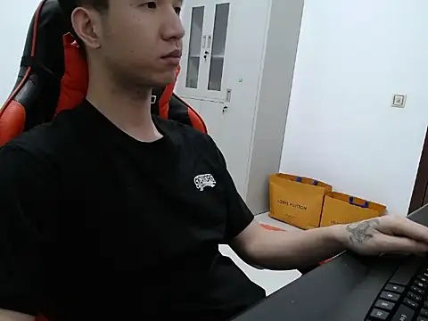 ningmeng1119 online show from July 4, 2026, 4:02 pm