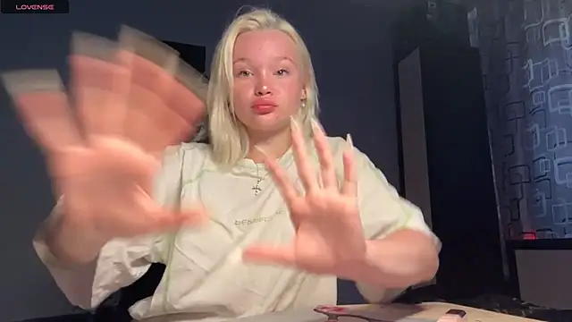 JoleneDorow online show from July 6, 2026, 1:57 am