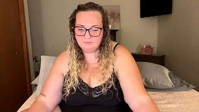 LivYourFantasy online show from July 6, 2026, 3:47 am